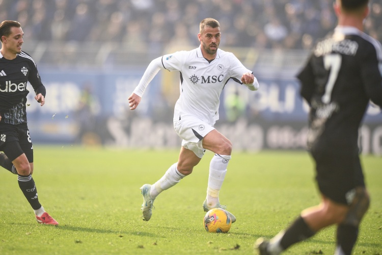 乐鱼登录入口-斯皮纳佐拉：为整个体制意大利必须晋级世界杯 想在那不勒斯退役